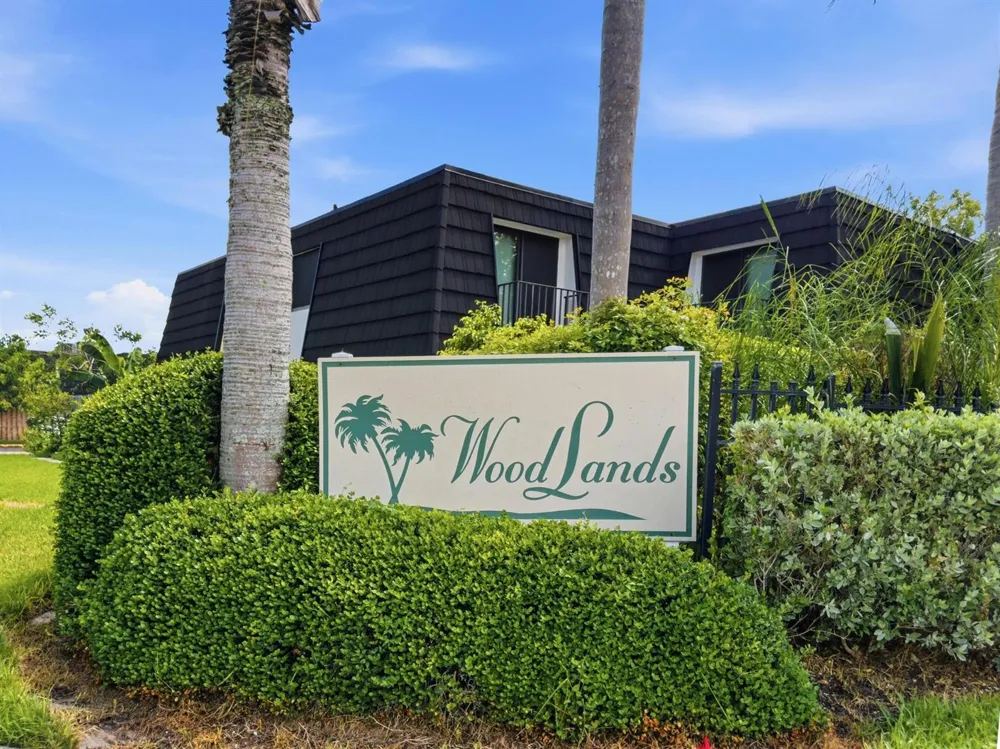 105 Woodland Road Palm Springs, FL 33461