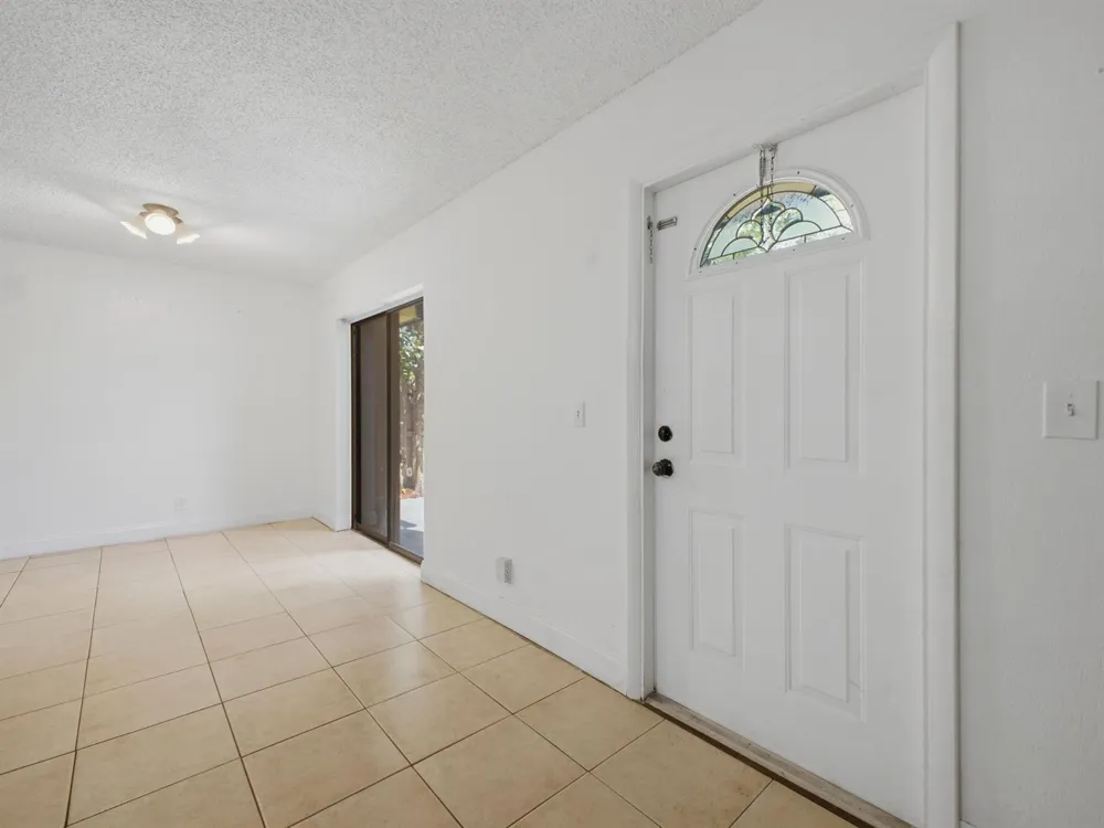 105 Woodland Road Palm Springs, FL 33461