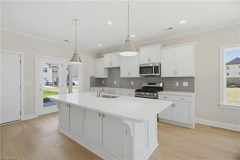 1641 Cross Village Avenue Kernersville, NC 27284