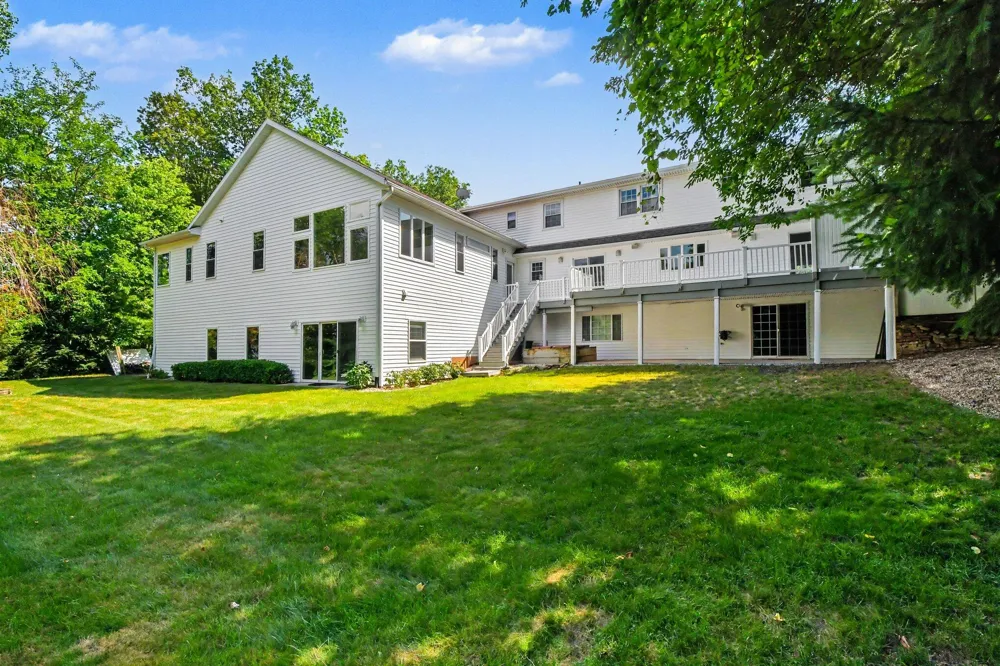4994 Bluff Drive NE Plainfield Charter Township, MI 49525