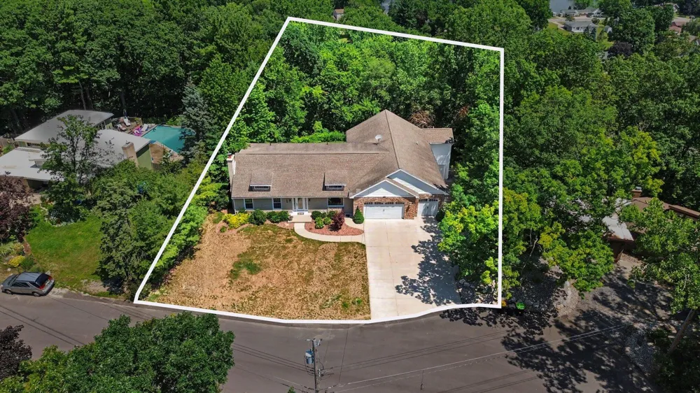 4994 Bluff Drive NE Plainfield Charter Township, MI 49525