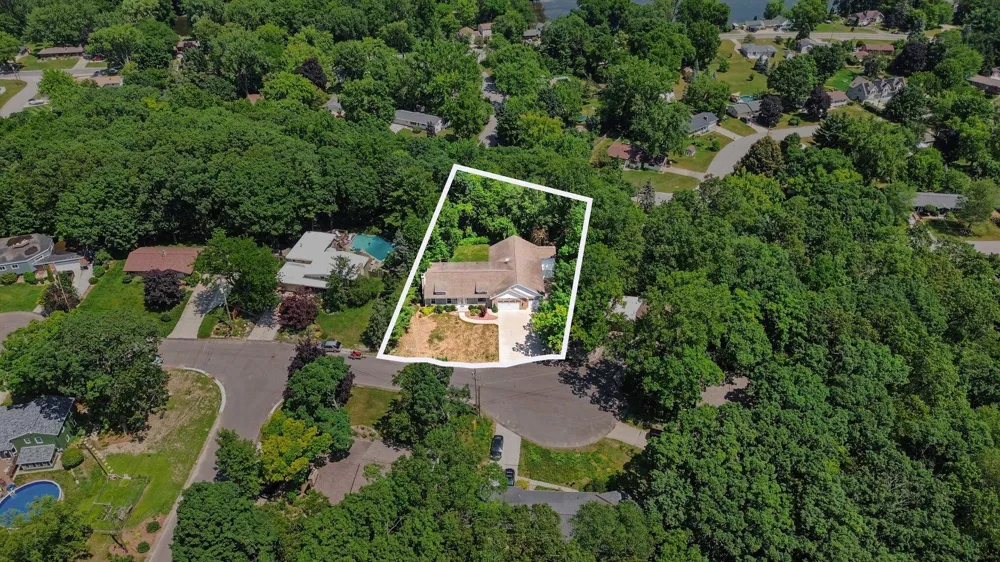 4994 Bluff Drive NE Plainfield Charter Township, MI 49525