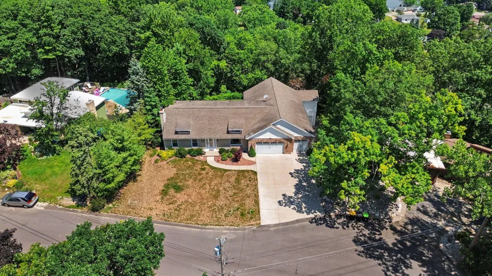 4994 Bluff Drive NE Plainfield Charter Township, MI 49525