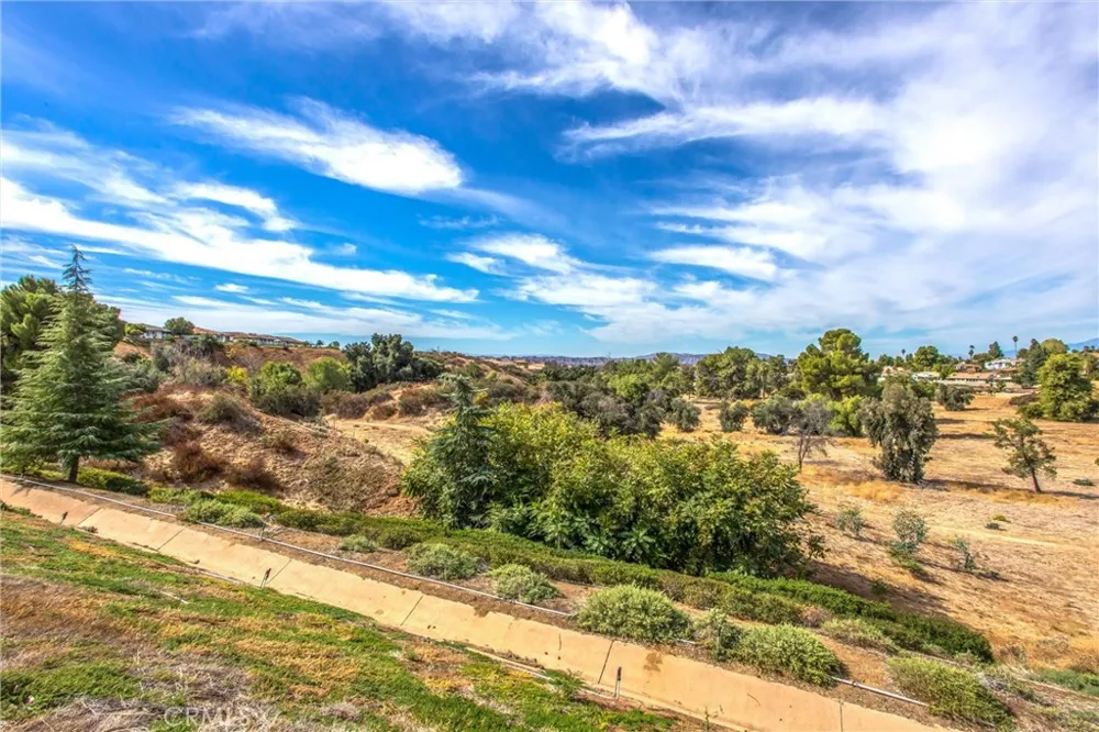 1274 Pinehurst Dr. Calimesa, CA 92320