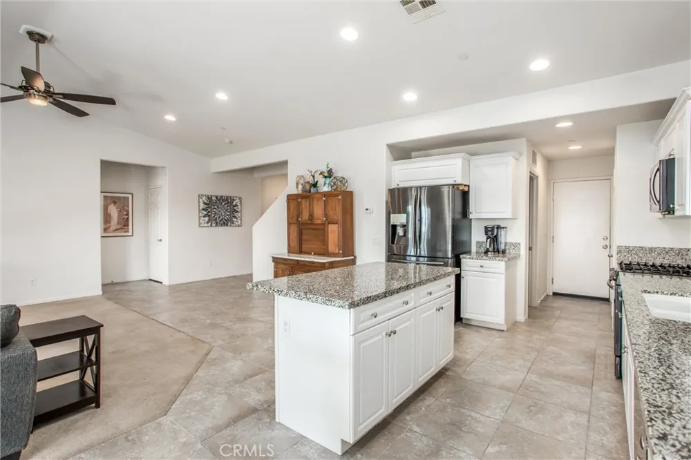 1274 Pinehurst Dr. Calimesa, CA 92320