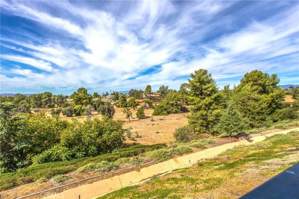 1274 Pinehurst Dr. Calimesa, CA 92320