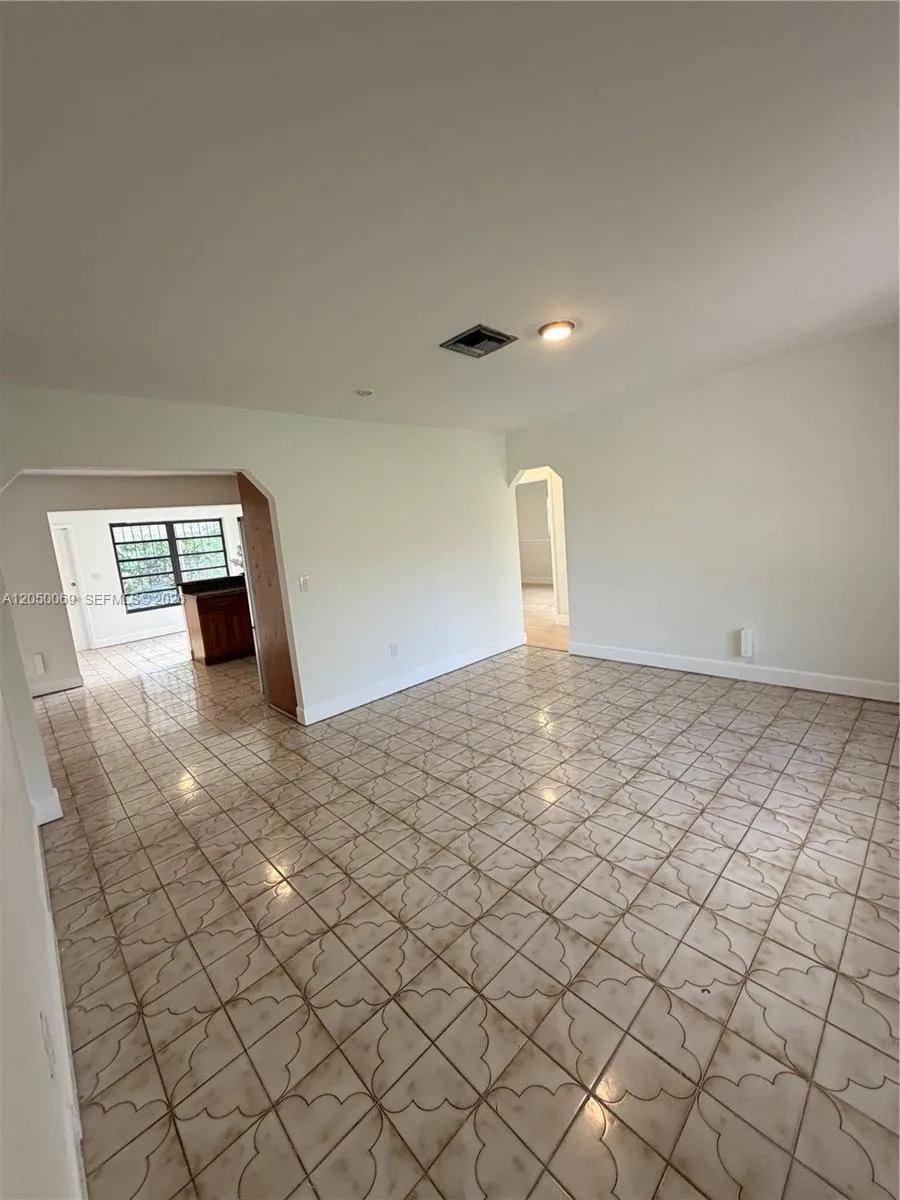 341 Aladdin St Opa-Locka, FL 33054