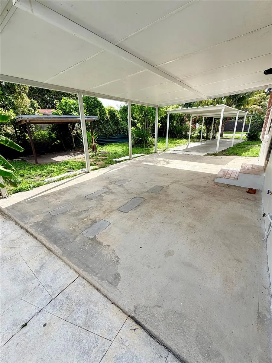 341 Aladdin St Opa-Locka, FL 33054