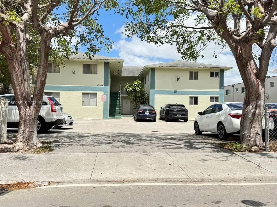10765 SW 4th St #3 Sweetwater, FL 33174