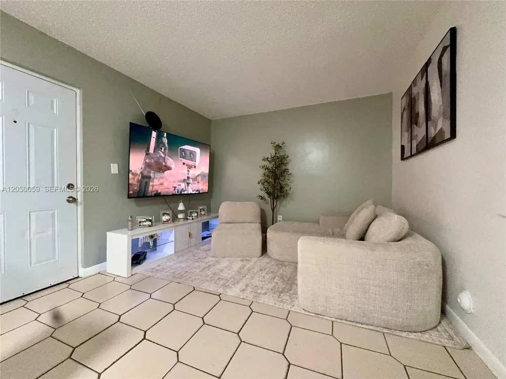 10765 SW 4th St #3 Sweetwater, FL 33174