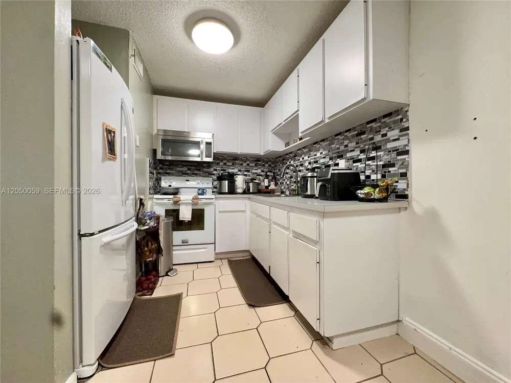 10765 SW 4th St #3 Sweetwater, FL 33174