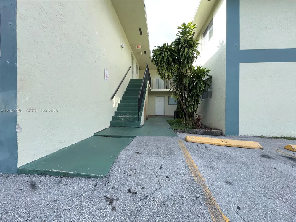 10765 SW 4th St #3 Sweetwater, FL 33174