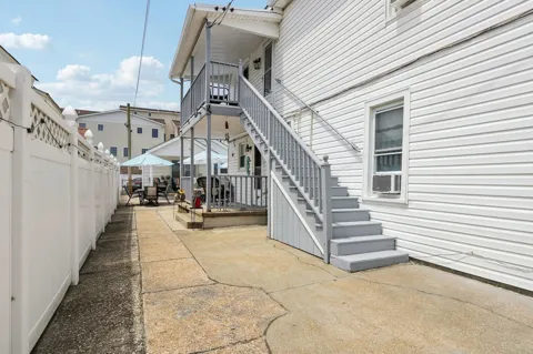148 E Burk Avenue