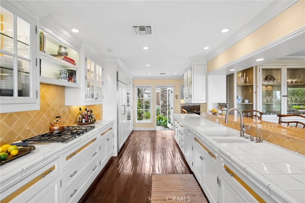 1921 Yacht Colinia Newport Beach, CA 92660