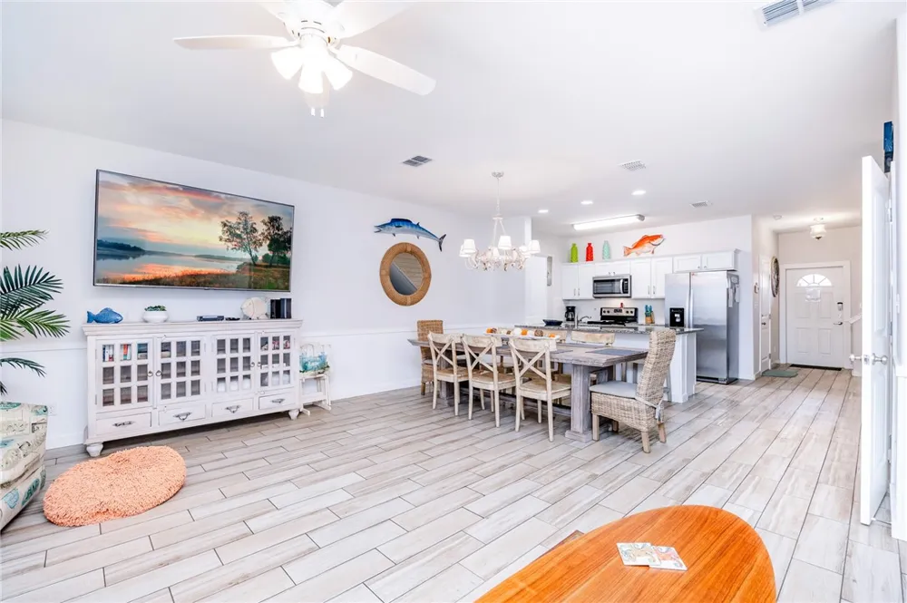 1813 S 11th Street #502 Port Aransas, TX 78373