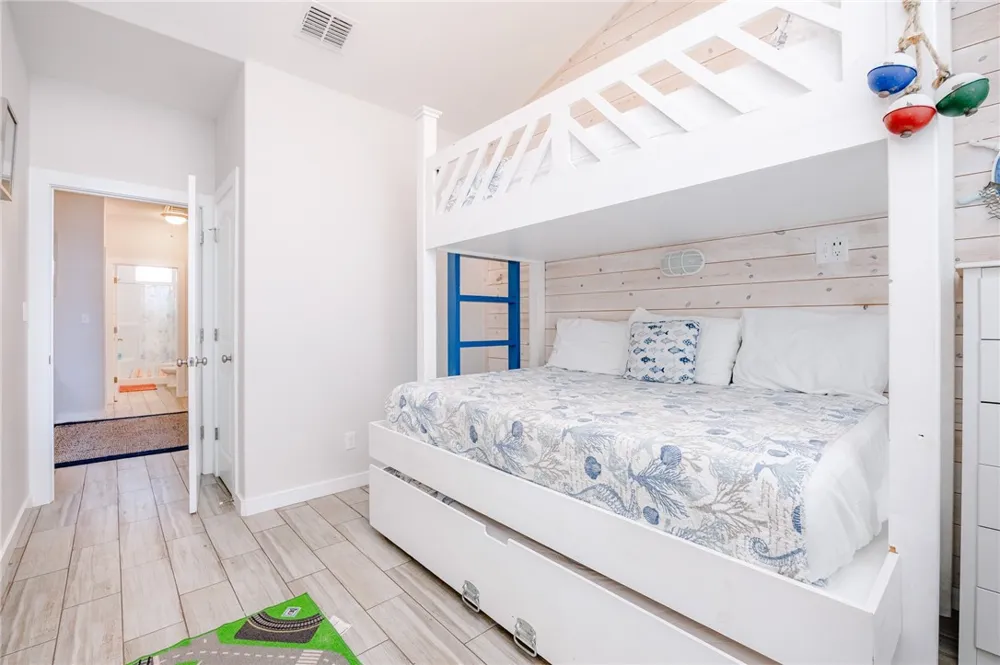 1813 S 11th Street #502 Port Aransas, TX 78373