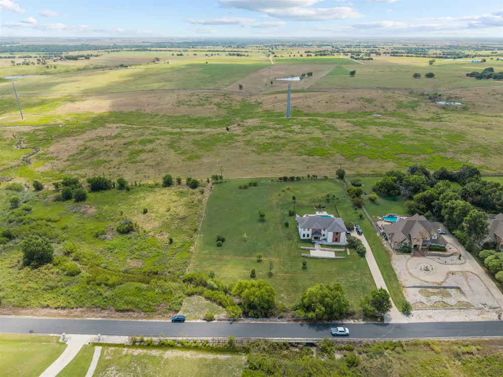 120 Apache Pass Hutto, TX 78634
