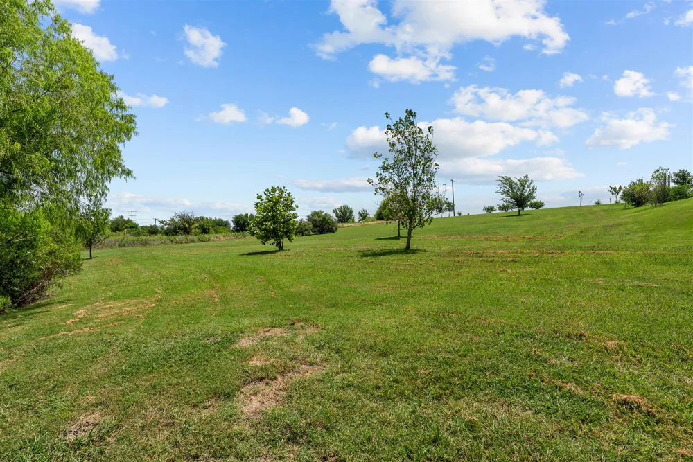 120 Apache Pass Hutto, TX 78634