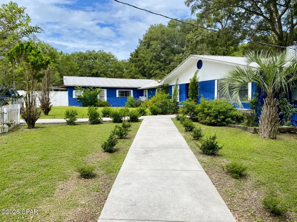 2233 Pate Pond Road Caryville, FL 32427