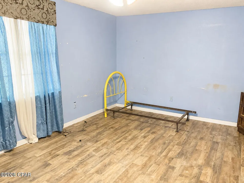 2233 Pate Pond Road Caryville, FL 32427