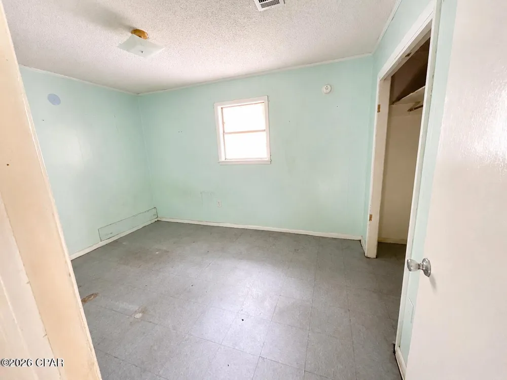 2233 Pate Pond Road Caryville, FL 32427
