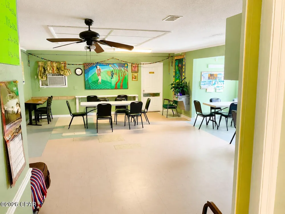 2233 Pate Pond Road Caryville, FL 32427