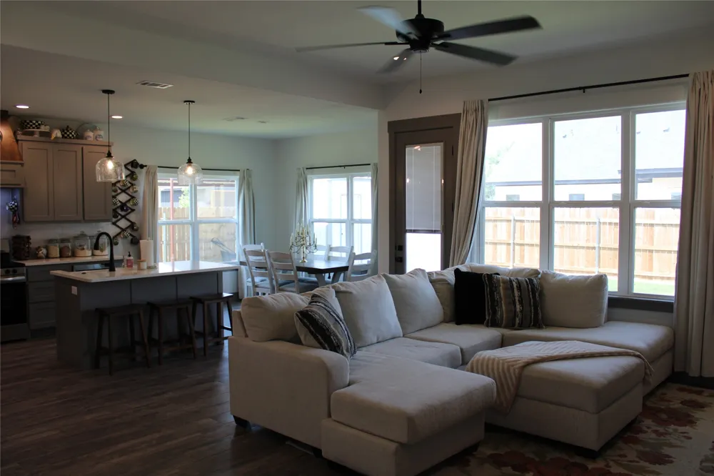 9221 Parkview Tolar, TX 76476