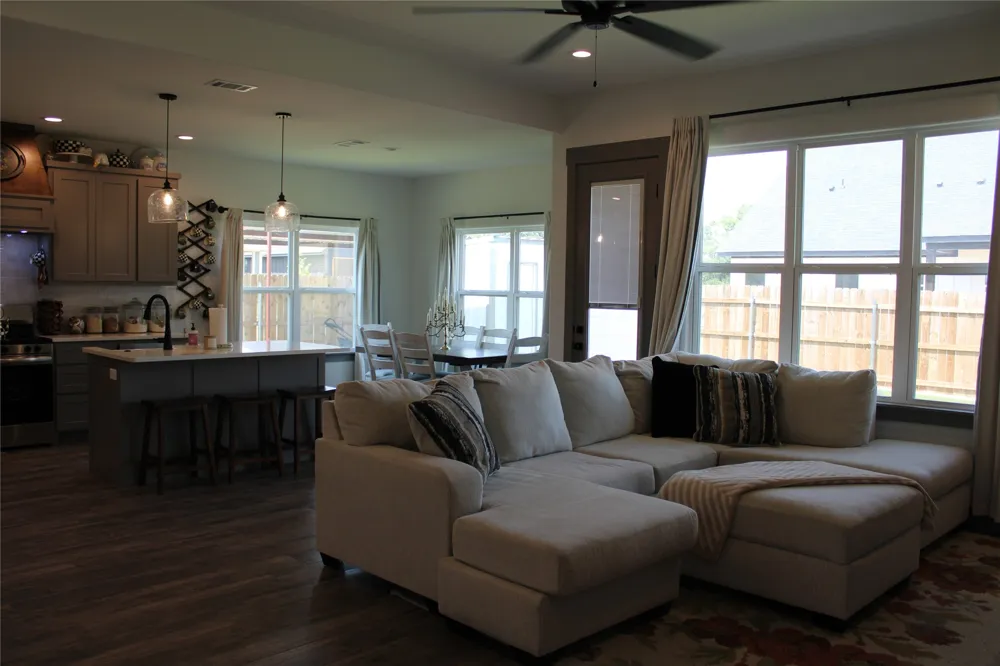 9221 Parkview Tolar, TX 76476