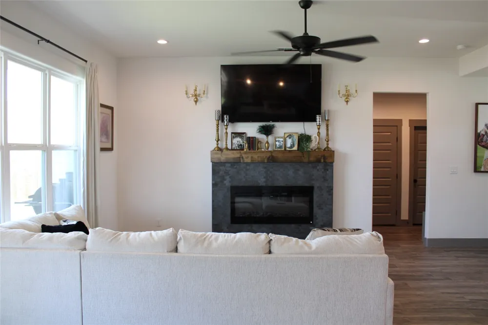 9221 Parkview Tolar, TX 76476