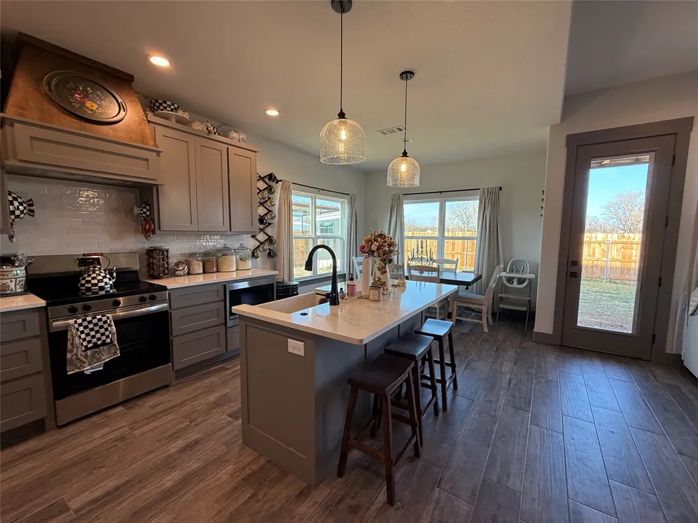 9221 Parkview Tolar, TX 76476