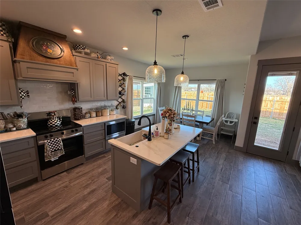 9221 Parkview Tolar, TX 76476