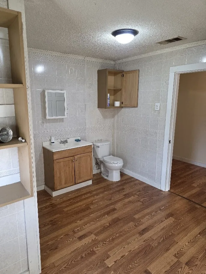916 West Avenue B Rosebud, TX 76570