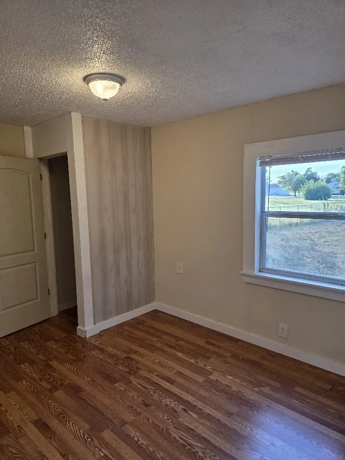 916 West Avenue B Rosebud, TX 76570