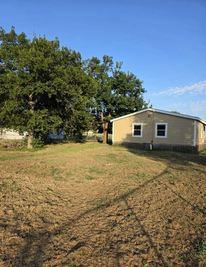 916 West Avenue B Rosebud, TX 76570
