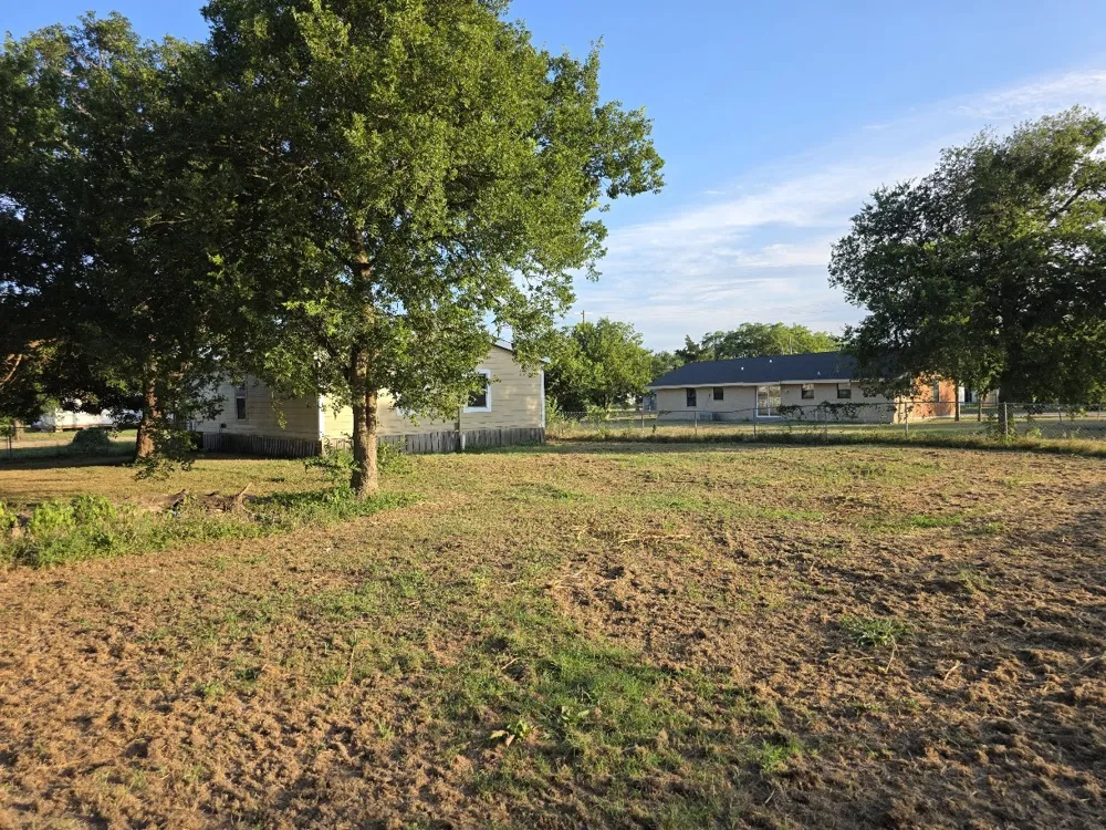 916 West Avenue B Rosebud, TX 76570