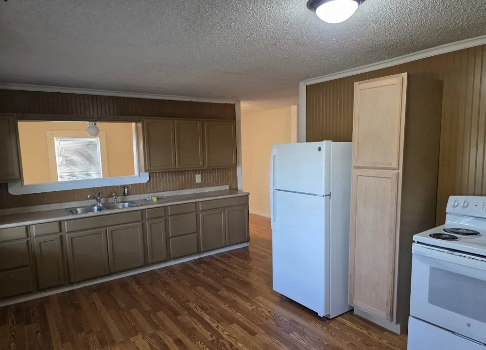 916 West Avenue B Rosebud, TX 76570