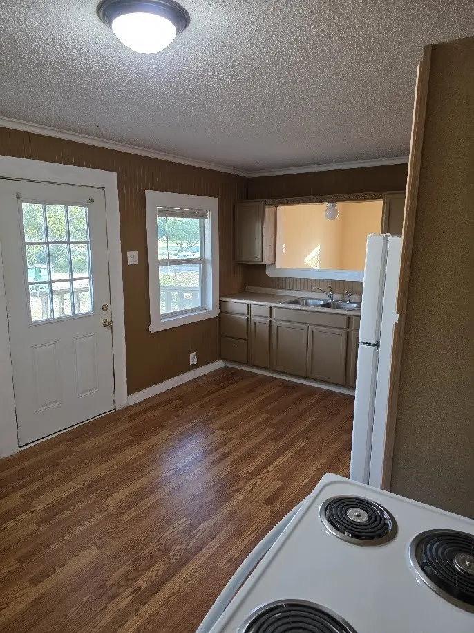 916 West Avenue B Rosebud, TX 76570