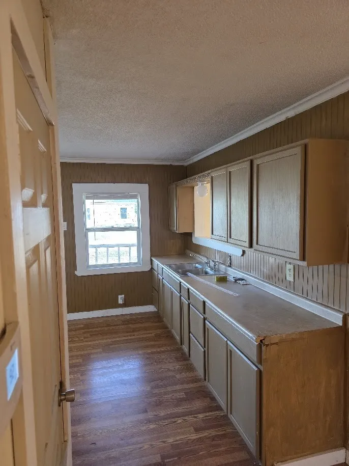916 West Avenue B Rosebud, TX 76570
