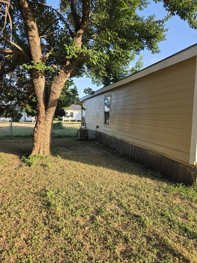 916 West Avenue B Rosebud, TX 76570