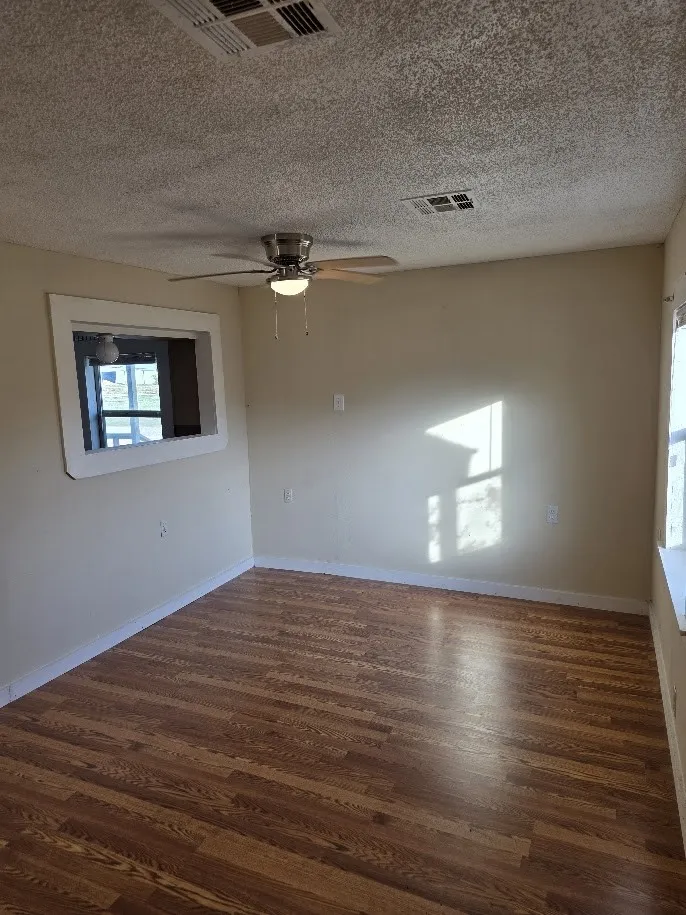 916 West Avenue B Rosebud, TX 76570