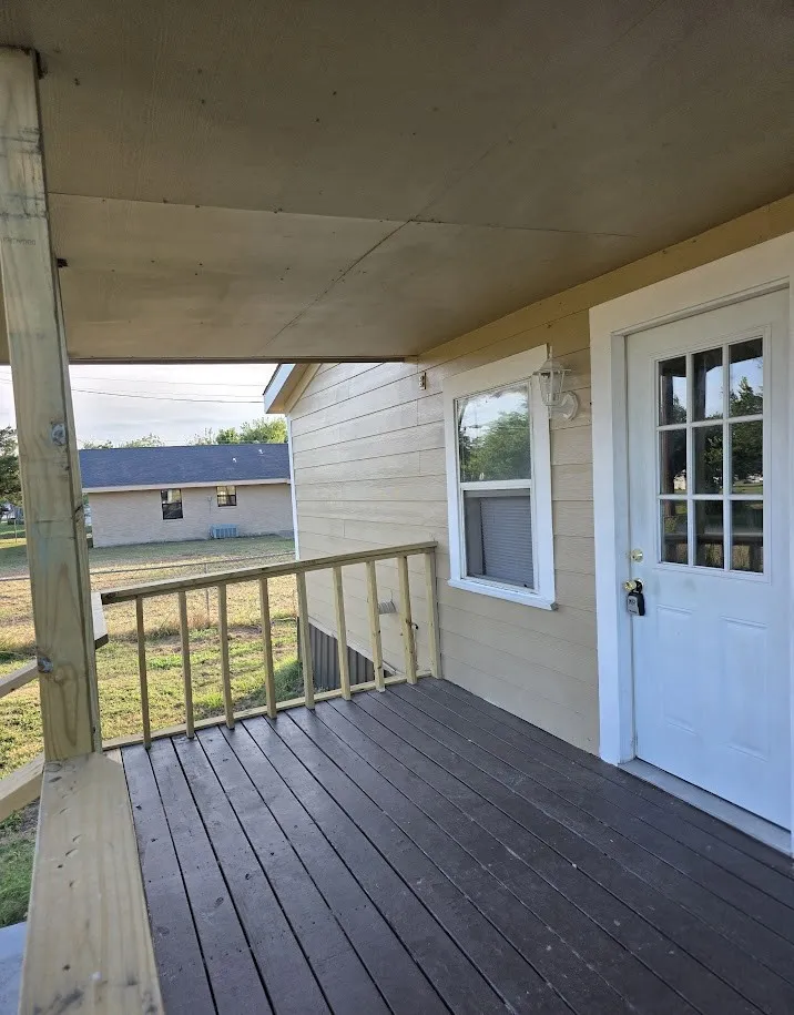 916 West Avenue B Rosebud, TX 76570