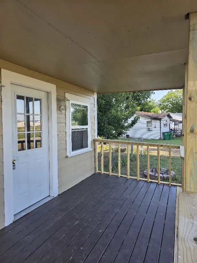 916 West Avenue B Rosebud, TX 76570