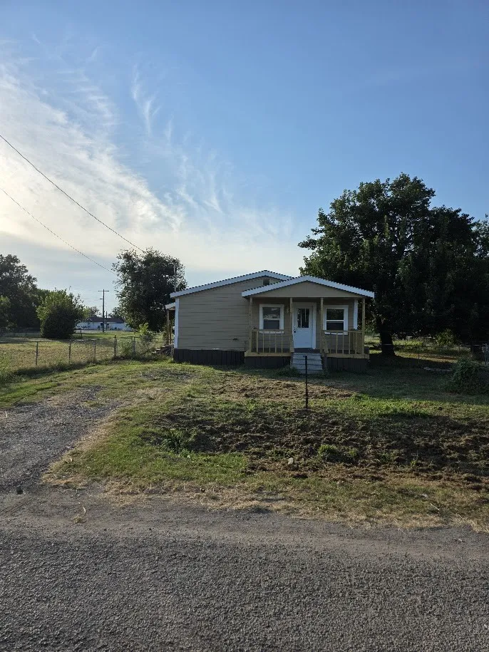916 West Avenue B Rosebud, TX 76570