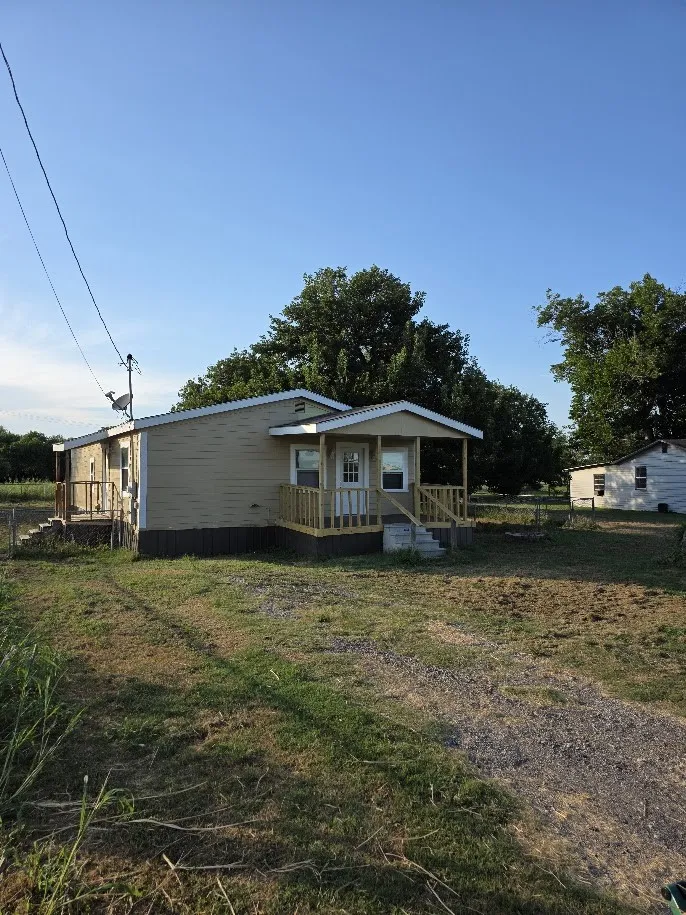 916 West Avenue B Rosebud, TX 76570