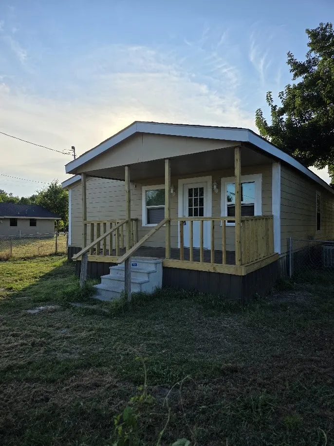916 West Avenue B Rosebud, TX 76570