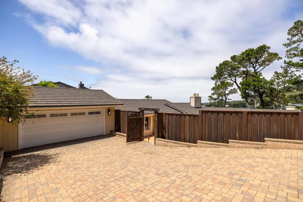 25000 Pine Hills Drive Carmel, CA 93923