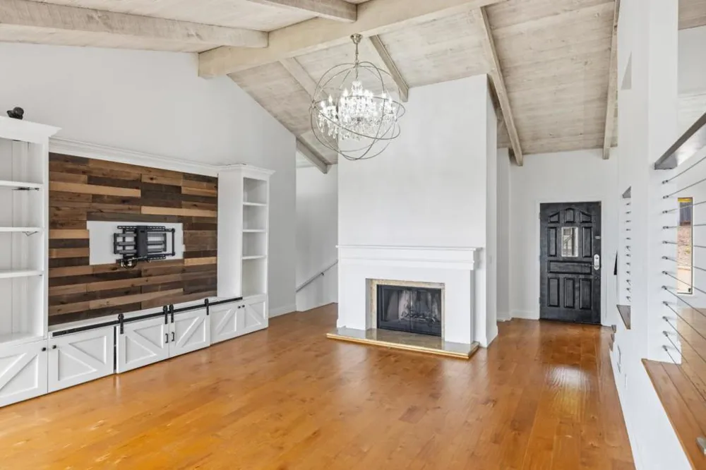25000 Pine Hills Drive Carmel, CA 93923