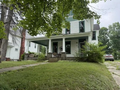 423 W Upton Avenue