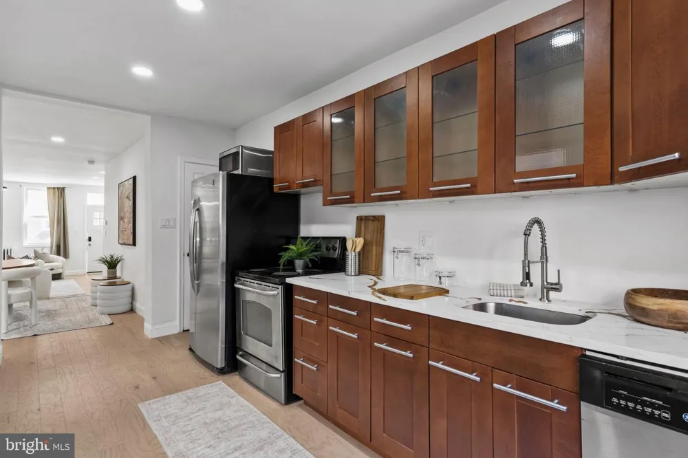 1302 LAWRENCE STREET Philadelphia, PA 19122