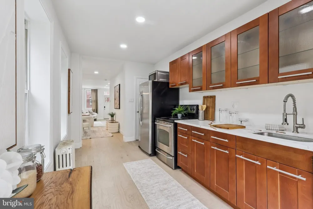 1302 LAWRENCE STREET Philadelphia, PA 19122
